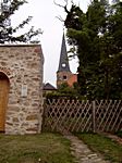 Abb 32 Peissen Kirche St. Wenzel mit ihrem ehemaligen Wehr- und Wachturm aus dem 12. Jahrhundert, 2010