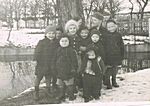 Abb 31 Kindergartengruppe aus Peißen und Stichelsdorf 1943