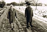 Abb 66 Die Eltern Martha und Wilhelm Frenz bei einem Spaziergang in Möhringen im März 1954
