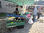 Abb 02 Der Stand des Stiftsgutes mit vielen Tomaten, Auberginen, Bohnen, Salalt und anderen Gemüsen