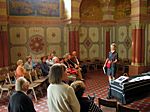 Abb 63 . EL46 Treffen Sommer 2006 Führung im Mausoleum durch Frau Ruopp (Bild Holzhäuser, K.)