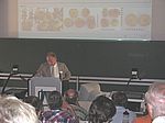 01 Prof. Dr. Henning er&ouml;ffnet die Veranstaltung und referiert zum Thema "Wasser und Pflanze"