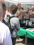 38 Demonstration von Regnern bei der Firma Fu&szlig;