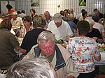 A 34 In der Halle sind alle Pl&auml;tze besetzt